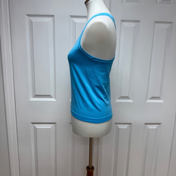 Lululemon Swiftly Tech Racerback Tank‎ Top 2.0  - Size 6. - Picture 5 of 16